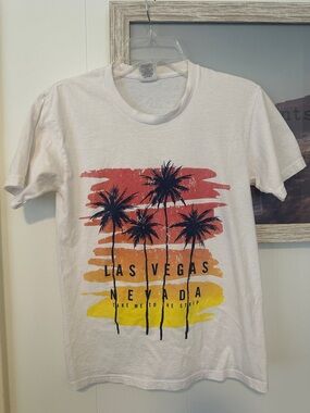 Size Small Suna Cotton White Las Vegas Palm Graphic Tee
